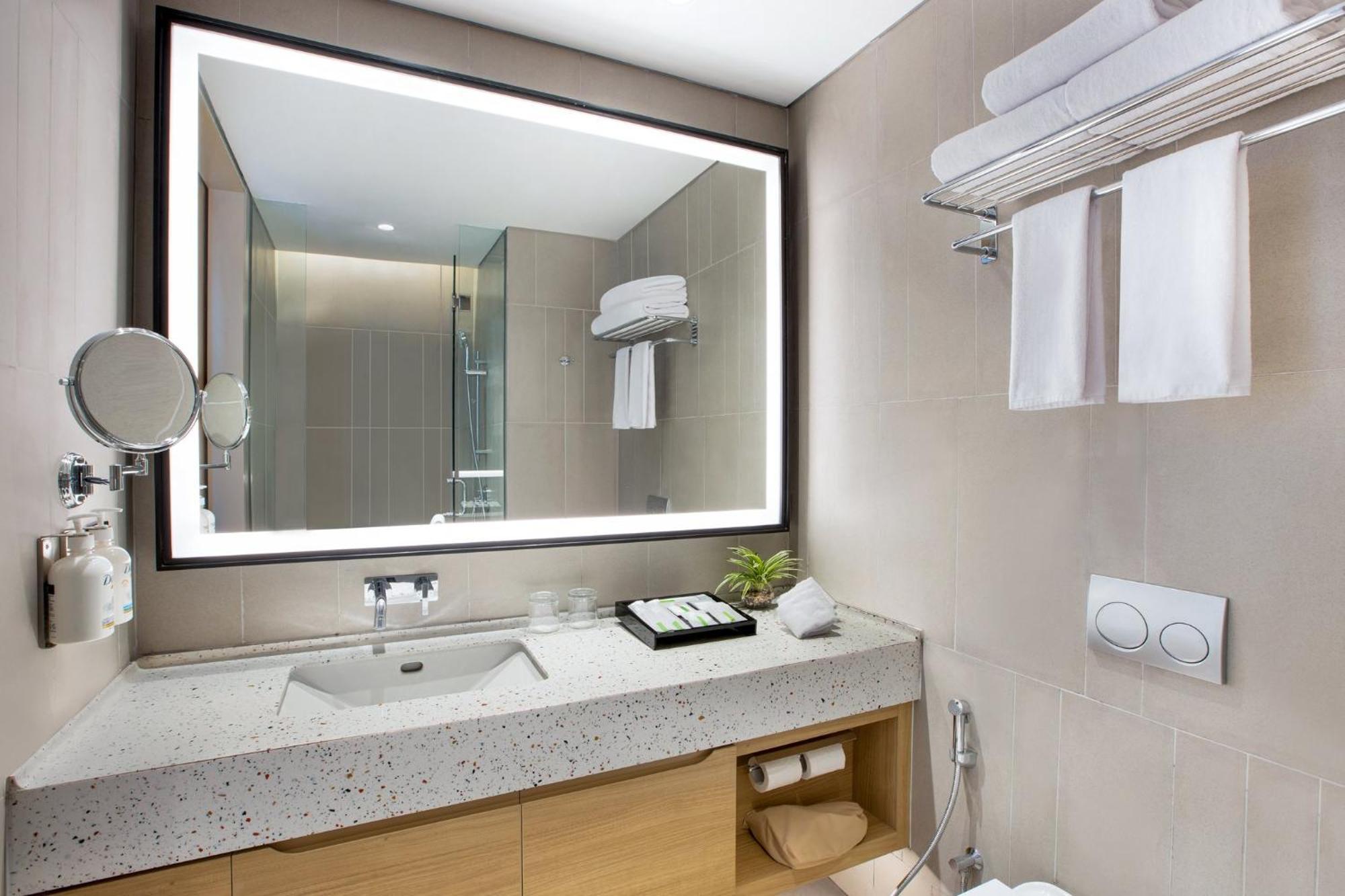 Holiday Inn Lampung Bukit Randu By Ihg Bandar Lampung Eksteriør bilde